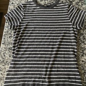 I am selling a forever 21 t-shirt